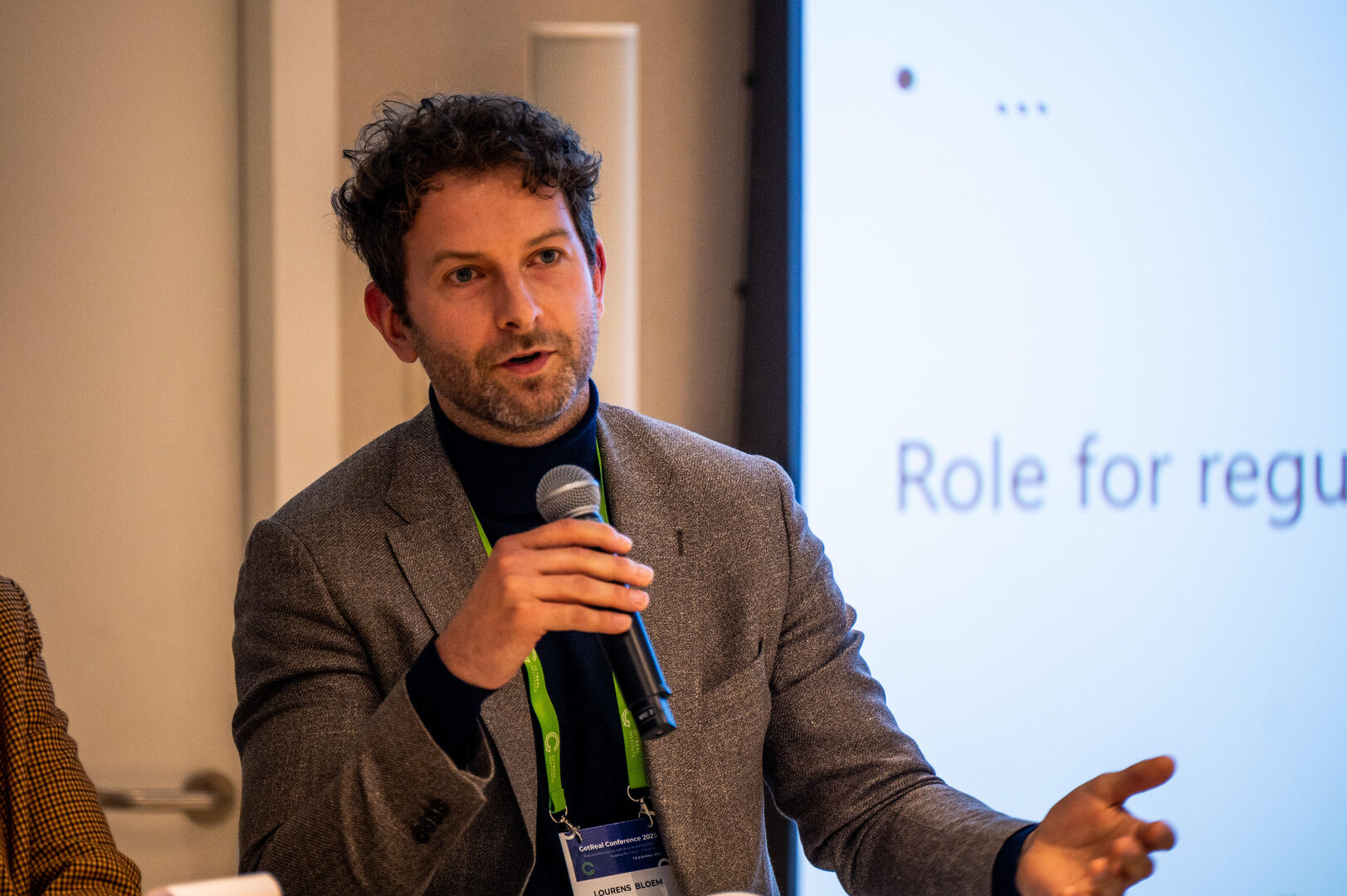 Over Dr. Lourens Bloem